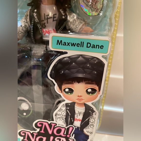 Na! Na! Na! Surprise Maxwell Dane - Picture 2 of 4